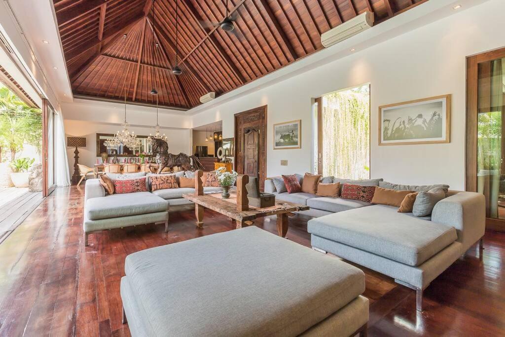 Eshara 123 In Oberoi Our 8 Bedroom With 3 Pool Close To Villa
