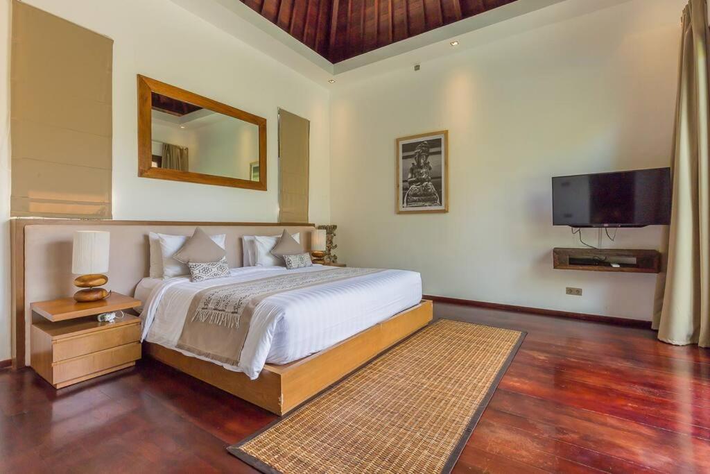Eshara 123 In Oberoi Our 8 Bedroom With 3 Pool Close To Villa Seminyak (Bali)