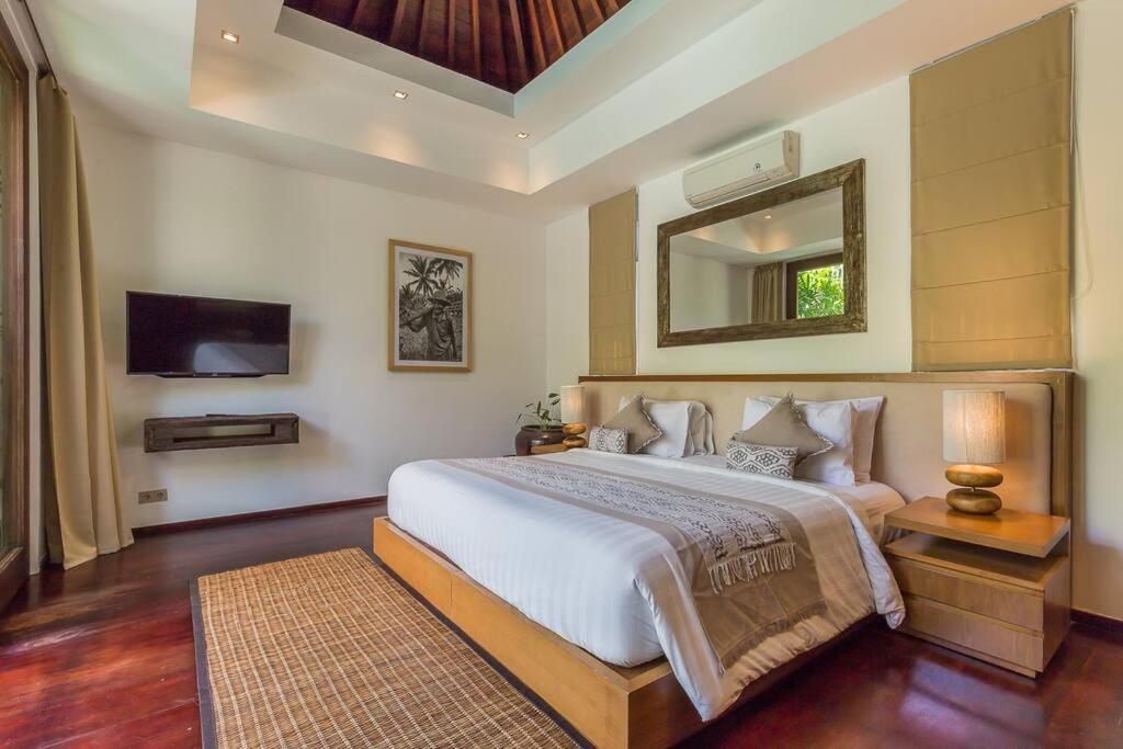 Eshara 123 In Oberoi Our 8 Bedroom With 3 Pool Close To