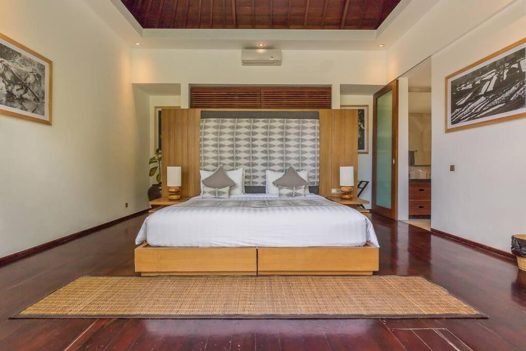 Eshara 123 In Oberoi Our 8 Bedroom With 3 Pool Close To Villa Seminyak (Bali)