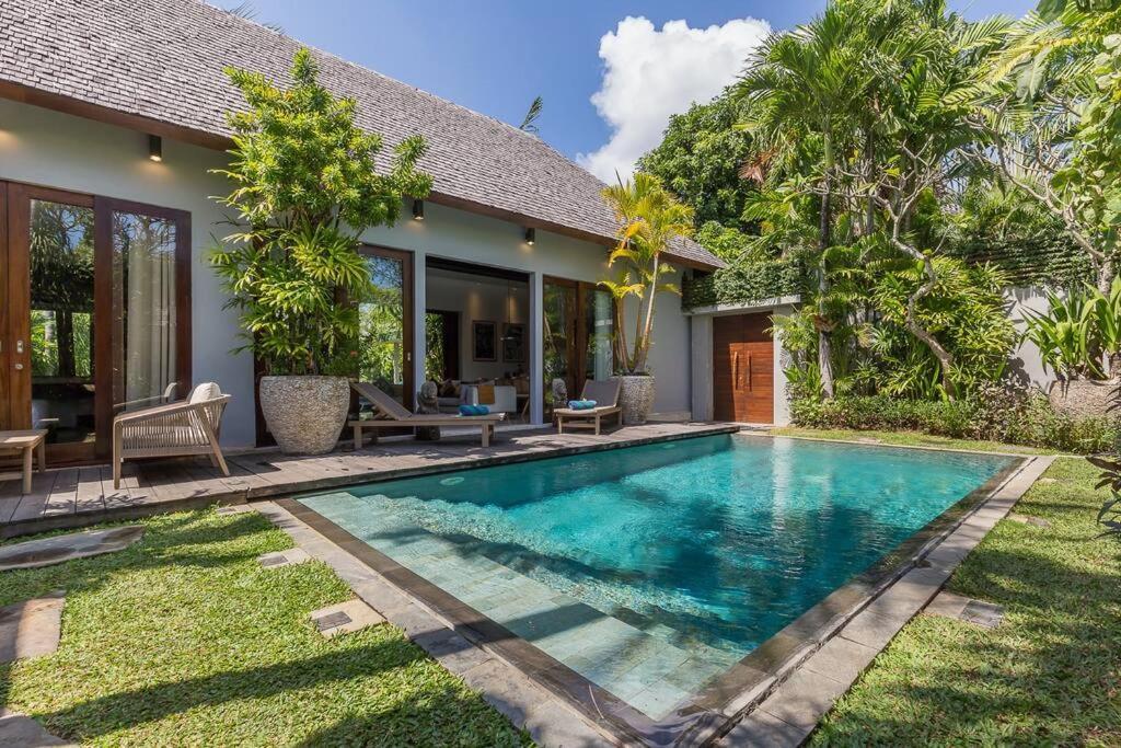 Eshara 123 In Oberoi Our 8 Bedroom With 3 Pool Close To